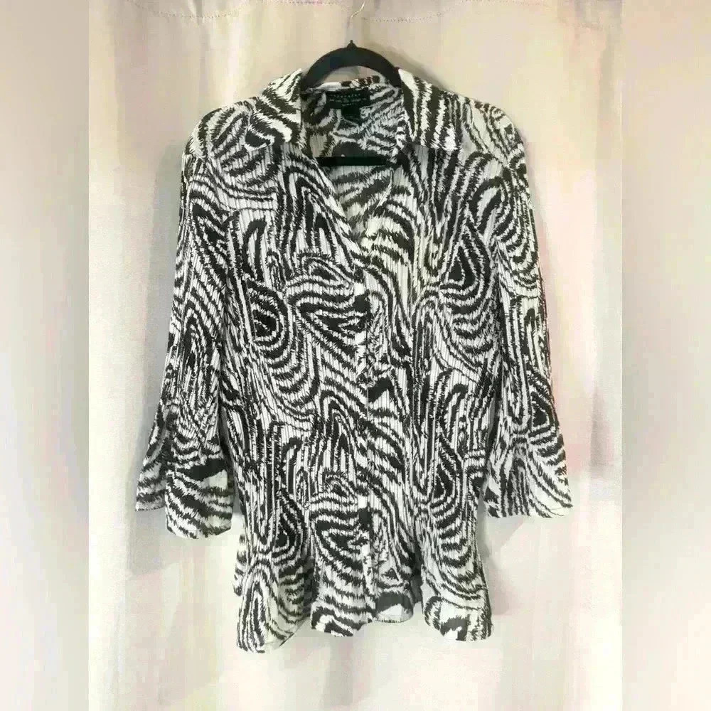 Women’s White&Black New York City Design Blouse